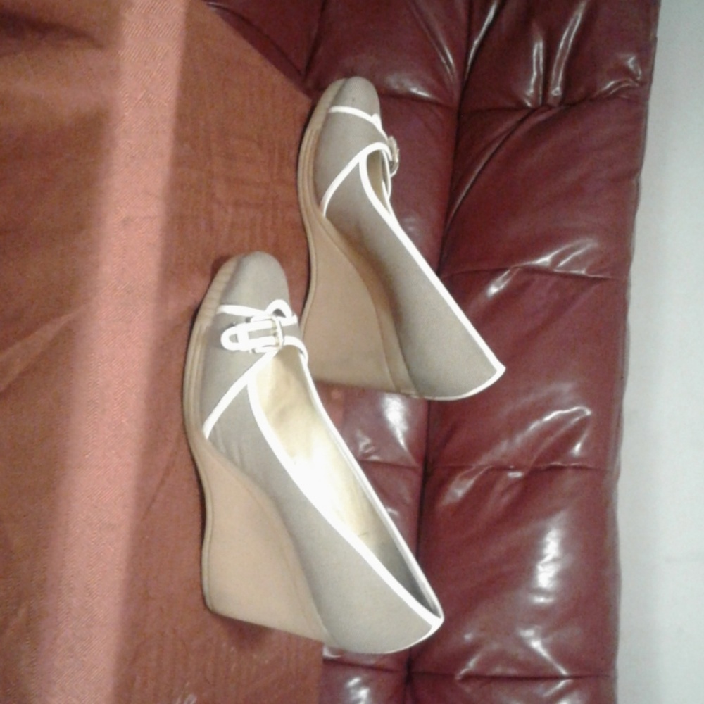 Shoes - Picture 3 of 5